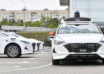 Robot conducts orchestra