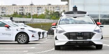 Robot conducts orchestra