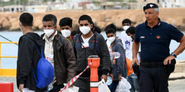 Polish PM taunts EU over migration with French unrest video