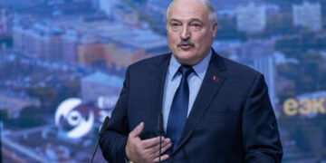 Poland begins moving troops to Belarus border