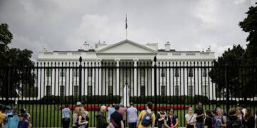 Robert Kiyosaki predicts US stock market crash