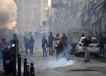 Macron proposes fines for rioting youths