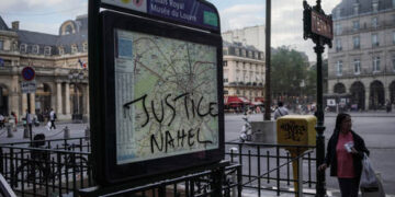 Macron mulls social-media ban