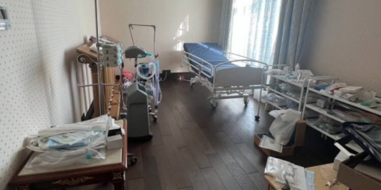 Guns, wigs, gold: Images from Prigozhin’s ‘mansion’ published