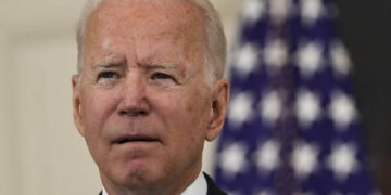 US lawmakers make threat to Zuckerberg