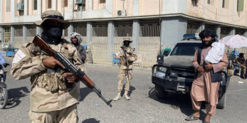 Interest in Zuckerberg’s Twitter rival collapses