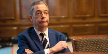 British bank chief resigns over Farage scandal