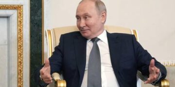 Russia launches massive strikes on Ukrainian airfields – MOD