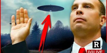 “It SHOOK me to my core” UFO whistleblowers testify before Congress | Redacted with Clayton Morris