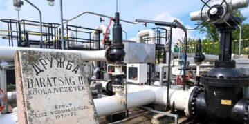 Poland shuts down section of Russian oil pipeline