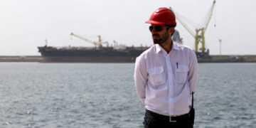 Iran launches naval maneuvers in Persian Gulf