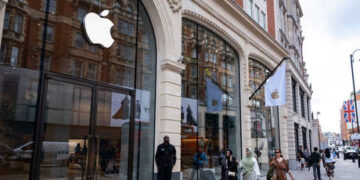 Russia demands Apple pay hundreds of thousands of rubles