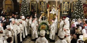 Ukrainian activists force priest to apologize after call for peace