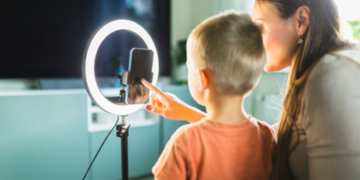 Media mogul Murdoch dating retired Russian scientist