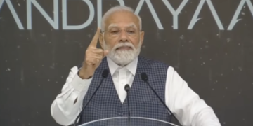 Putin congratulates Modi on Moon success