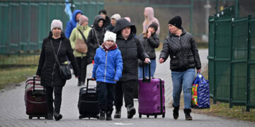 Poland shuts down largest Ukrainian refugee center – media