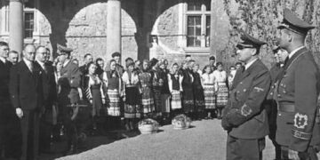 Zelensky and Trudeau greet former Nazi unit fighter – AP photo