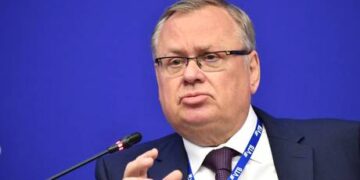 Dollar is ‘illegally’ used as weapon, top Russian banker tells RT