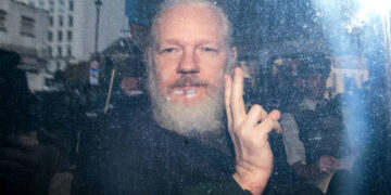 France rejects Assange asylum request