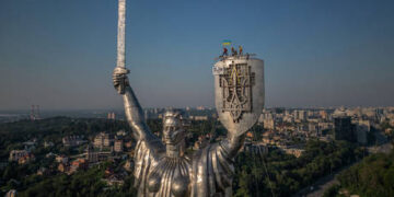 Ukrainian city grants reprieve to ex-Soviet leader