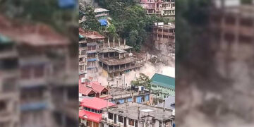 The traveling swarm: Hordes of tourists are destroying this legendary mountain range