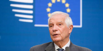 Majority of Russians support turning away from West – poll