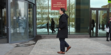 Russia expels two US diplomats