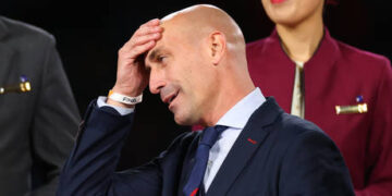 Spanish football star files criminal complaint over kiss scandal