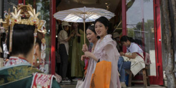 US concerned over Chinese ‘tourists’ at military bases – WSJ