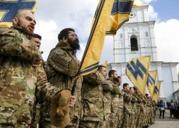 British royal holds hands with Neo-Nazi veteran (PHOTO)