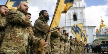 British royal holds hands with Neo-Nazi veteran (PHOTO)