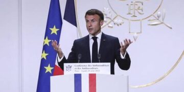 Does Macron want to become Emmanuel I?