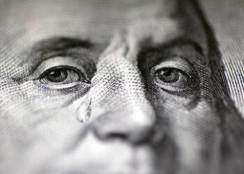 Top currency economist points to accelerated pace of de-dollarization