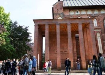 German defense minister uses old imperial name for Russian city