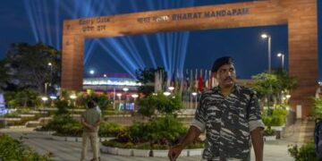 Ex-PM hails India’s stance on Russia-Ukraine conflict