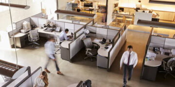 Prof. Schlevogt’s Compass № 4: Why in-house work is not going extinct anytime soon – a look at the ‘inverted office power pyramid’