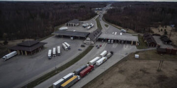 Estonia joins ban on Russian vehicle entries