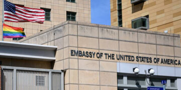 Russian ambassador visits Brooklyn prison