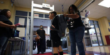 US tops 500 mass shootings this year