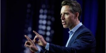 White House issues Ukraine aid warning