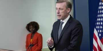 Zelensky says Ukraine may lose – top US senator