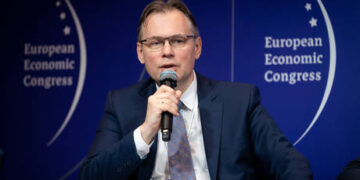 Charge Canadian Parliament’s Ukrainian Nazi with war crimes – Poland