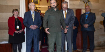 US Senate passes dress code bill as govt shutdown looms