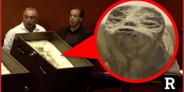 “We have alien bodies and the DNA to prove it” Mexican Congress | Redacted with Clayton Morris