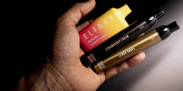 Britain unveils plan to eliminate smoking from population