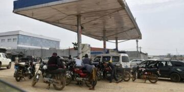 Nigeria raises state salaries as workers threaten indefinite strike