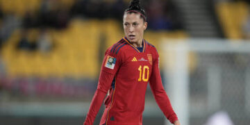 FIFA bans kissing Spanish football executive