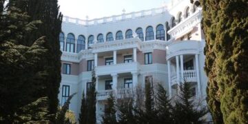 Statue of Liberty replica torn down in Russia