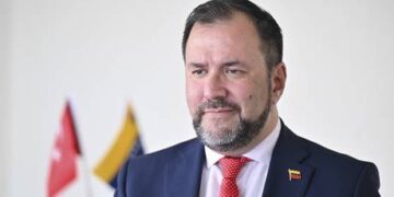 Dollar-based institutions are ‘geriatric,’ economist tells RT