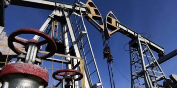 Saudi Arabia and Russia extend oil supply cuts